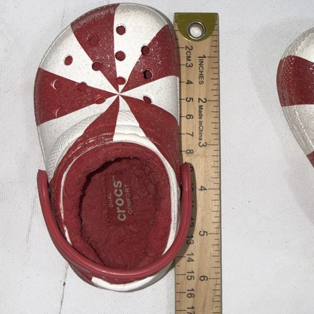 Crocs‎ Classic Fleece Lined Holiday Red White Candy Cane Peppermint Clog Kids C5